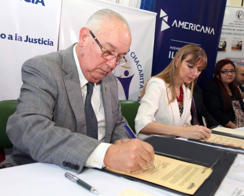 Esta mañana el ministro Miguel Óscar Bajac y la ministra de Justicia firmaron un memorandum de entendimiento.