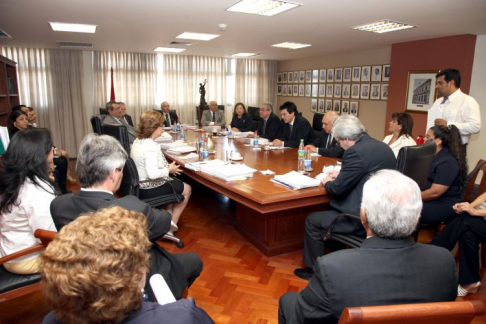 Momento de la reunión entre el Pleno de la máxima instancia judicial y la Coordinadora por la Defensa del Presupuesto del Poder Judicial