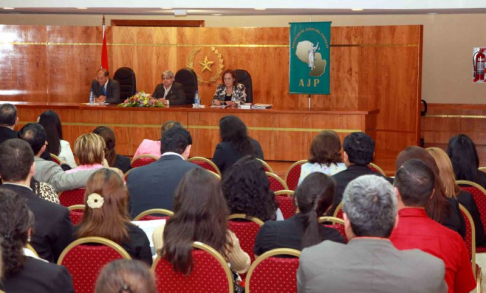 La capacitación a los jueces prosigue este lunes con la disertación del doctor Carlos Ortiz Barrios. (Foto de Archivo)