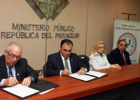 El convenio fue firmado por los ministros Miguel Bajac y Alicia Pucheta de Correa, en representación de la Corte Suprema de Justicia; el director del Sistema de Facilitadores, Rigoberto Zarza; y el fiscal general del Estado, Javier Díaz Verón.