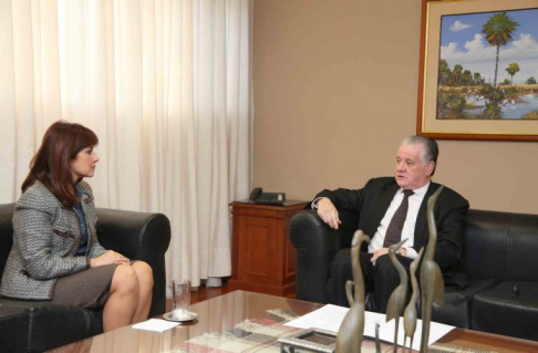 Miistra de Justicia y Trabajo, abogada Maria Lorena Segovia en reunión con el presidente de la Corte