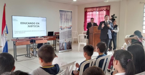 Llevaron a cabo charla educativa en la localidad de Santa Rosa de Lima.