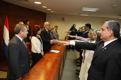 El acto se llevó a cabo en la Sala de Conferencias ubicada en el 9no piso de la Torre Norte de la sede judicial de Asunción, el presidente de la Corte Suprema de Justicia.