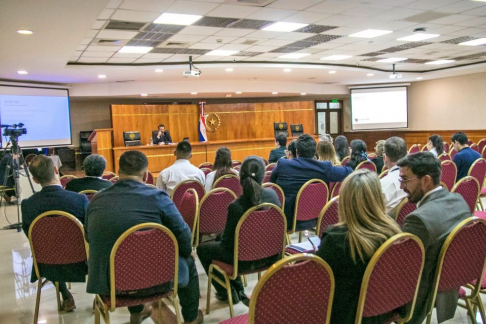 El doctor Claudio Nash Rojas, especialista en Derechos Humanos, brindó una conferencia magistral sobre tres temas clave.