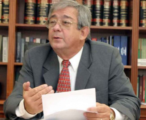 Doctor  Raúl Torres Kirmser presidente de la Corte.