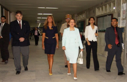 La ministra Alicia Pucheta de Correa realizó recorridos por el Palacio de Justicia.
