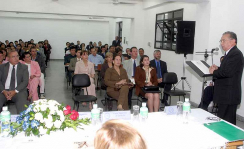 El ministro Altamirano se dirigió a los estudiantes con especial énfasis durante el encuentro en Pilar.