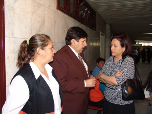 Nidia Espínola de Rosas en compañía de su abogado Carlos Raúl Brítez Cárdenas.