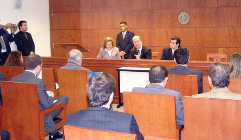 Imagenes de la reunión entre representantes del Programa Umbral y la presidenta de la Corte