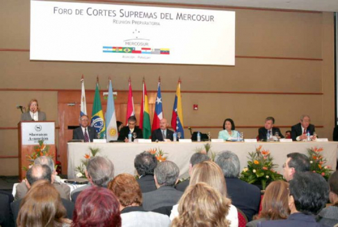 Altos magistrados del Mercosur participan de la reunión.