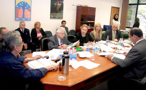 La presidenta de la Corte Suprema de Justicia, doctora Alicia Pucheta de Correa en reunión con los miembros de la Comisión Bicameral de Presupuesto del Congreso.