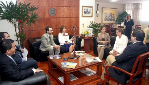 Presidenta de la Corte recibió la visita del Dr. Hector Chayer, presidente del FORES