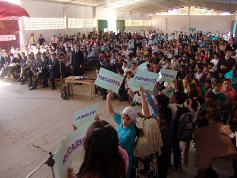 Momento en que los niños expresaron las características del juez que querían.