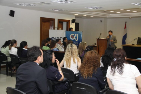 El director de Comunicación, abogado Luis Giménez durante el encuentro de trabajo realizado en Coronel Oviedo