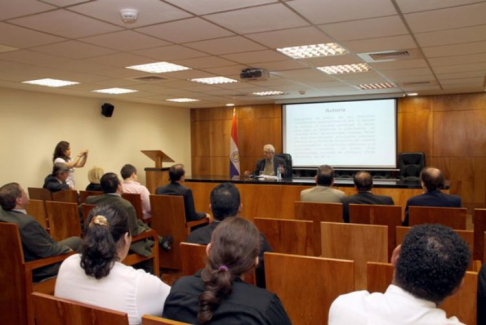 La conferencia fue organizada por la Asociación de Jueces del Paraguay