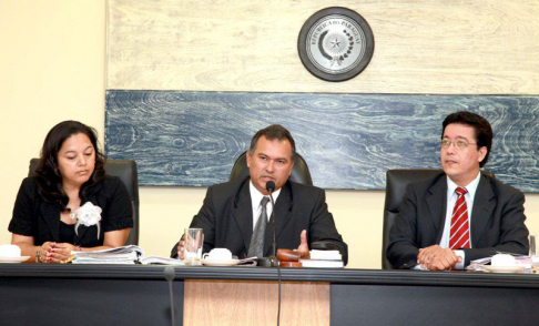 Los jueces Ricardo Medina, Carlos Vázquez y Lourdes Sanabria