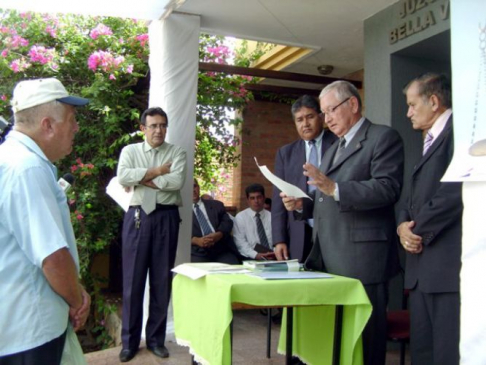 Autoridades judiciales de Amambay recibiendo peticiones en la ciudad de Bella Vista Norte