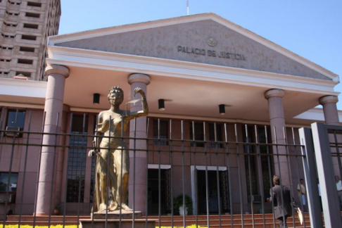 Fachada del Palacio de Justicia de Ciudad del Este