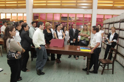 Durante la visita al Archivo Nacional