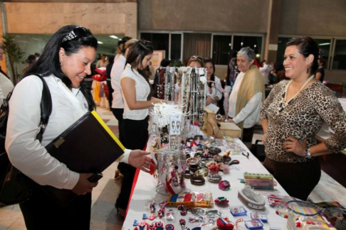 La exposición se lleva a cabo en la Plazoleta del Palacio de Justicia.