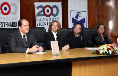 La presentación de las obras contó con la presencia de la minsitra de la Corte Suprema de Justicia, doctora Alicia Pucheta de Correa, de la directora de la Comisión Nacional Bicentenario, Margarita Morselli y de los autores de los libros.