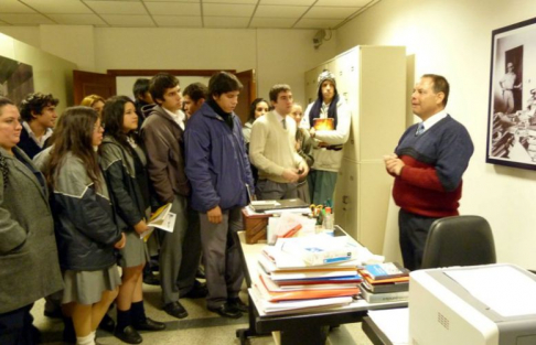 Durante la visita al Museo de la Justicia, los estudiantes fueron instruidos por el guía de la mencionada dependencia.