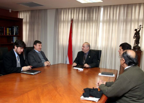 Representantes del Servicio Nacional de Calidad y Sanidad Vegetal y de Semillas  (Senave) fueron recibidos por el presidente de la Corte Suprema de Justicia, doctor Luis María Benítez Riera