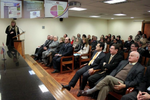 Momento de la presentación del servicio de Home Banking en la sede judicial de Asunción