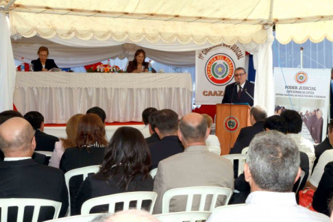 El presidente de la Corte Suprema de Justicia, Antonio Fretes, y la ministra Alicia Pucheta de Correa realizaron hoy una jornada de trabajo judicial en la localidad de San Juan Nepomuceno