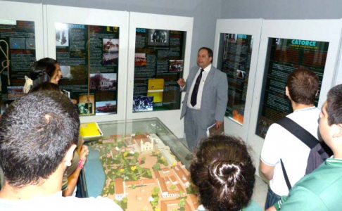 El licenciado Santiago Benítez, durante su charla en el Museo de la Justicia.