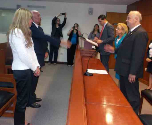 Los ministros de la Corte doctor Luis María Benítez Riera y doctora Alicia Pucheta de Correa tomaron juramento a los jueces.