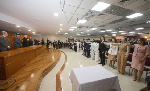 En el Salón Auditorio del Palacio de Justicia.