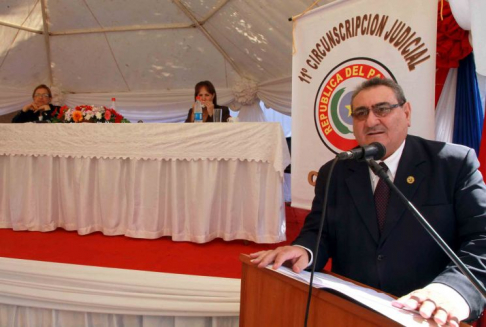 El presidente de la Corte Suprema de Justicia, doctor Antonio Fretes, durante el día de gobierno en San Juan Nepomuceno, departamento de Caazapá.