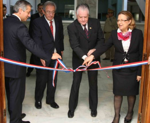 Instante en que el salón auditorio fue habilitado por los miembros del Consejo de Superintendencia