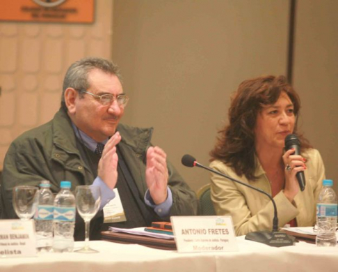 El presidente de la Corte Suprema de Justicia, doctor Antonio Fretes, ofició de moderador del debate.