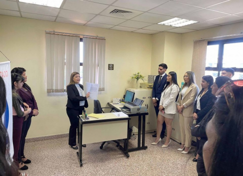 Estudiantes de Itauguá visitaron sede judicial de Encarnación.