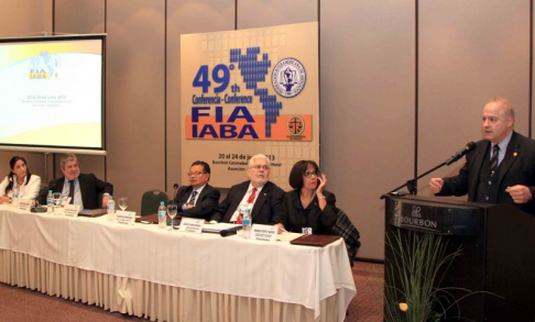 El ministro Luis María Benítez Riera expuso en el panel debate de la FIA.