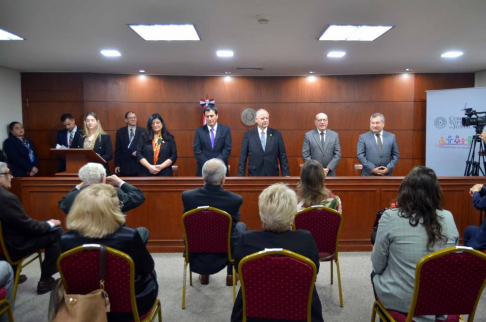 Acto de juramento de miembros del Tribunal de Ética y Consejo Consultivo.