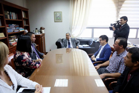 Ministro Ramírez Candia coordina acciones con autoridades locales para futura sede de juzgado en Yhú.