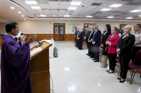 El presbítero Dionisio Medina, director de la Presencia Monseñor Lasagna en Paraguay, presidió esta mañana 23 de diciembre la misa de acción de gracias por Navidad y Año Nuevo.