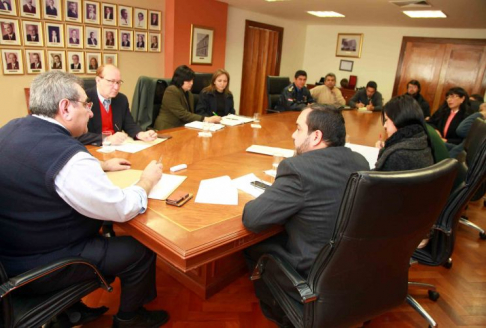 Momento de la reunión de la comisión ambiental encabezada por el titular de la Corte, doctor Antonio Fretes.