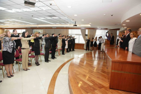 Momento del juramento de rigor de los magistrados, agentes fiscales y defensores públicos.