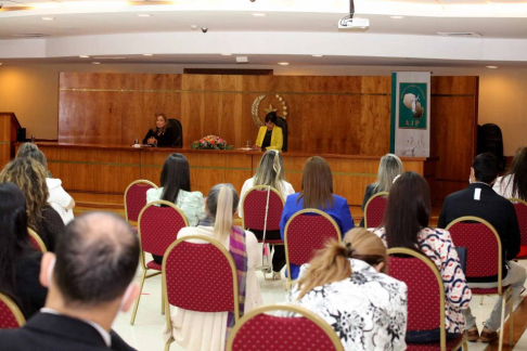 Conferencia sobre lenguaje judicial a cargo de la presidenta del Superior Tribunal de Justicia de Entre Ríos, Argentina, doctora Susana Medina.