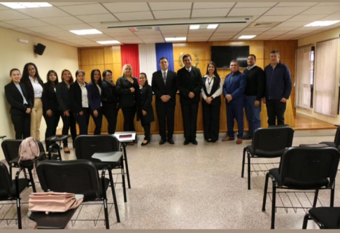 Estudiantes de derecho visitaron sede judicial de Encarnación.
