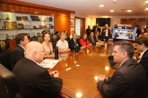 El presidente de la CSJ, doctor Luis María Benítez Riera, y el vicepresidente segundo, doctor Alberto Martínez Simón, recibieron en la sala del Plenario a autoridades del SNC, de las DGRP, de la Dirección General de Capital Humano.