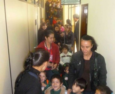 Durante el recorrido de los alumnos en la sede judicial de Caacupé