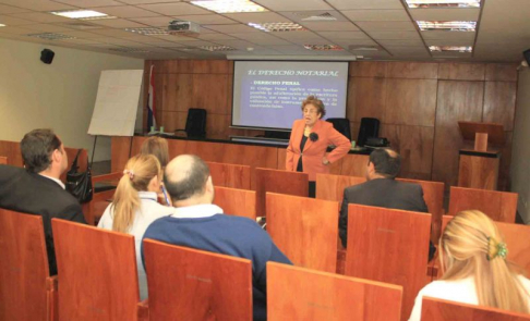 El taller se realiza los martes en el Palacio de Justicia de Asunción