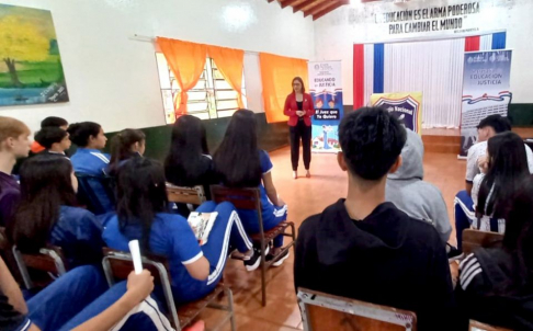 Educando en Justicia interioriza a niños sobre leyes, derechos y obligaciones.