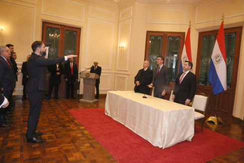 Titular de la CSJ estuvo en el juramento del nuevo ministro de Justicia.