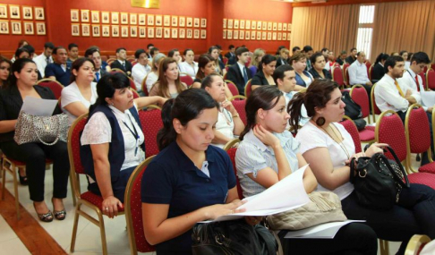 Funcionarios de diversas dependencias siguieron con atención el curso desarrollado en el Salón Auditorio del Palacio de Justicia.